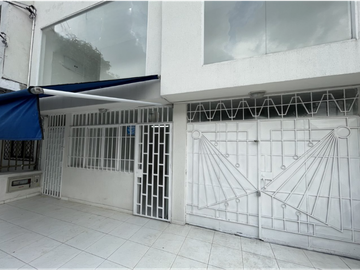 Venta Casa Bifamiliar en Colseguros, Sur de Cali 2670.