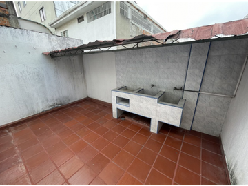 Venta Casa Bifamiliar en Colseguros, Sur de Cali 2670.