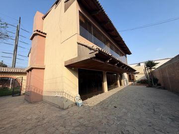 Exclusiva Propiedad en Esquina de 721 m² | Excelente Oportunidad de Inversión en La Molina