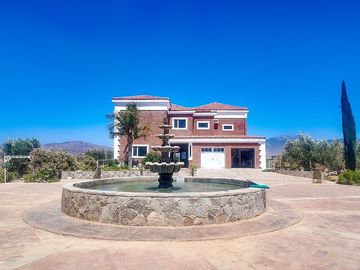 CAVA DRAGON -A RARE BOUTIQUE WINERY ESTATE IN THE HEART OF MEXICO'S WINE COUNTRY