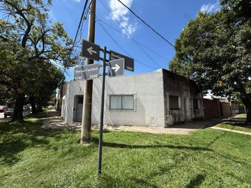 Casa en venta 2 dormis-cochera-patio B°Sgto Cabral