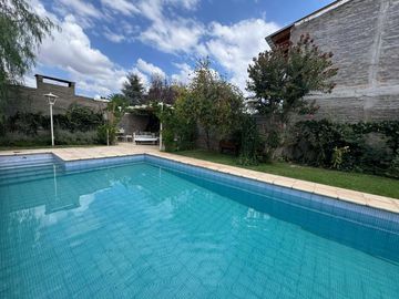 Venta casa B° Los Castaños Chacras de Coria
