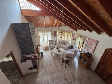 Venta casa B° Los Castaños Chacras de Coria