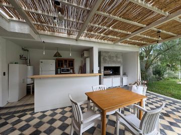 Venta casa B° Los Castaños Chacras de Coria
