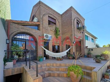 VENTA CASA  5 AMBIENTES  ITUZAINGO NORTE