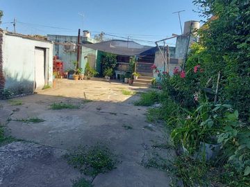 Venta casa 2 dormitorios cochera  local comercial