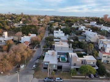 VENTA LOTE ESQUINA LOS CAROLINO APTO DUPLEX PLANO