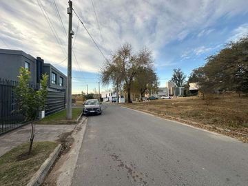VENTA LOTE ESQUINA LOS CAROLINO APTO DUPLEX PLANO
