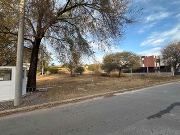 VENTA LOTE ESQUINA LOS CAROLINO APTO DUPLEX PLANO