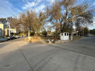 VENTA LOTE ESQUINA LOS CAROLINO APTO DUPLEX PLANO