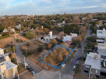 VENTA LOTE ESQUINA LOS CAROLINO APTO DUPLEX PLANO