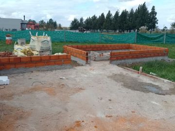 VENTA CASA 3 O 4 AMBIENTES PILETA QUINCHO FINANCIA