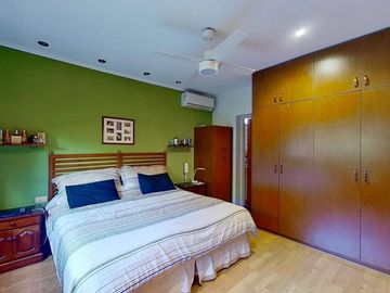 CASA 5 AMBIENTES EN VENTA EN CASTELAR C/PILETA