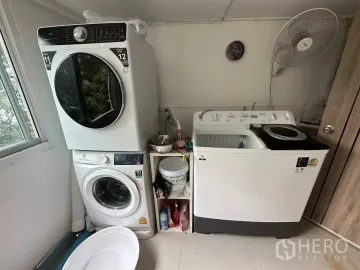For rent Retail Space 10 sqm in Watthana, Bangkok BTS Nana
