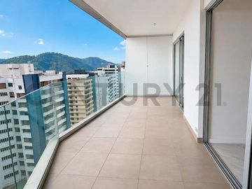 Diseño de Autor con Vista a Cumbayá | 2 Dormitorios de Lujo | Piso 11