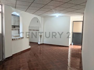 Casa independiente en Venta con 3 departamentos, sector San Ignacio, Calderón