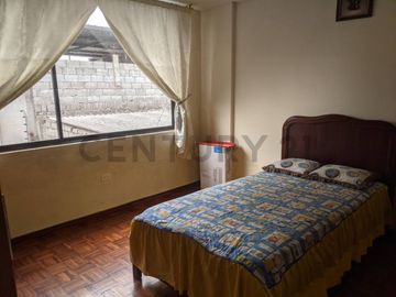 Casa independiente en Venta con 3 departamentos, sector San Ignacio, Calderón