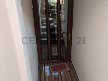 Casa independiente en Venta con 3 departamentos, sector San Ignacio, Calderón