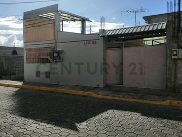 Casa independiente en Venta con 3 departamentos, sector San Ignacio, Calderón