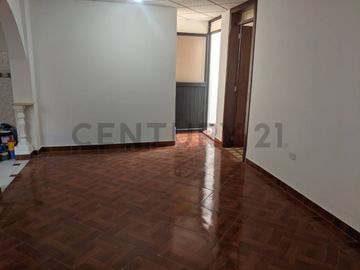 Casa independiente en Venta con 3 departamentos, sector San Ignacio, Calderón