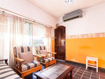 VENTA CASA 4 AMB C/JARDIN,PATIO Y COCHERA-GUILLÓN