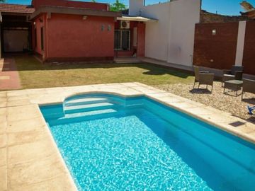 CASA CON PILETA ACEPTA PERMUTA / ESCUCHA PROPUESTA