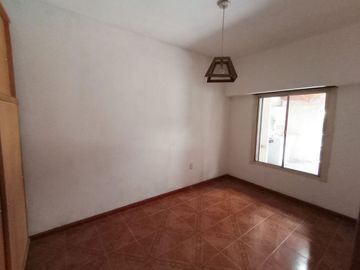CASA VENTA 4 AMBIENTES CASTELAR