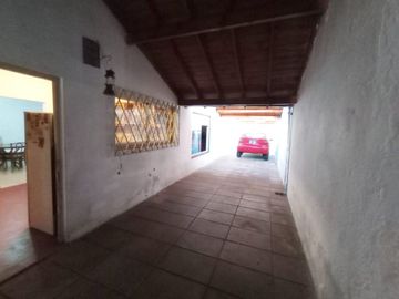 CASA VENTA 4 AMBIENTES CASTELAR