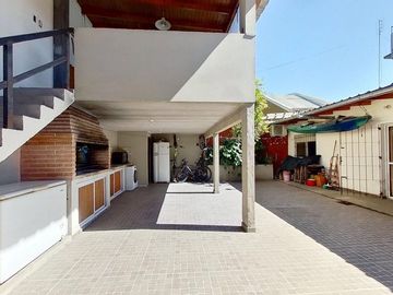 CASA 3 AMBIENTES COCHERA PILETA TEMPERLEY