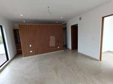 Casa en venta Residencial Vía Cumbres, Cancun de 4 recamaras y 4 baños completos, cuarto servicio