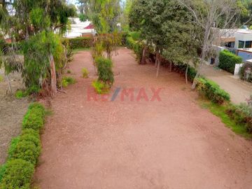 Terreno En Esquina Con Dos Frentes En Condominio Exclusivo Cerrado