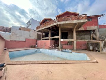 Venta Gran Casa en Jardines del Sur
