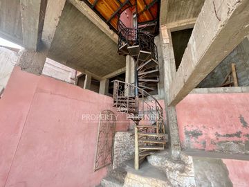 Venta Gran Casa en Jardines del Sur
