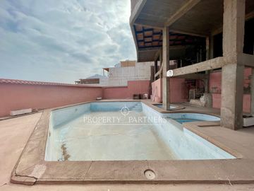 Venta Gran Casa en Jardines del Sur