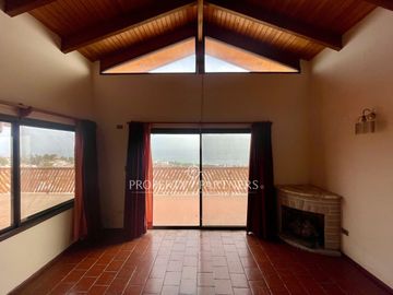 Venta Gran Casa en Jardines del Sur