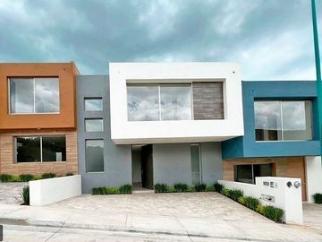 Casa en Tres Marías: 3 Recámaras, Cuarto de Juegos