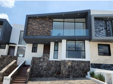Casa en Preventa en Loma Alta Tres Marías: 4 Recámaras, Doble Altura