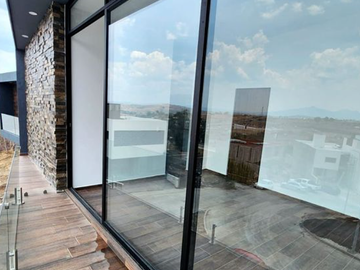 Casa en Preventa en Loma Alta Tres Marías: 4 Recámaras, Doble Altura