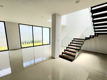 Casa en Preventa en Loma Alta Tres Marías: 4 Recámaras, Doble Altura