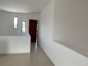 Residencia en renta de 4 recamaras y paneles solares