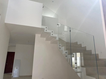 Residencia en renta de 4 recamaras y paneles solares