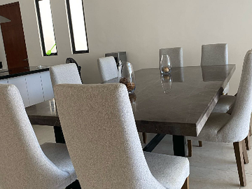 Residencia en renta de 4 recamaras y paneles solares
