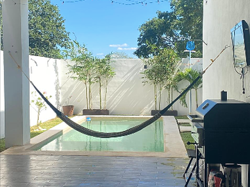 Residencia en renta de 4 recamaras y paneles solares