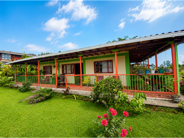 CASA CAMPESTRE EN VIA PRINCIPAL