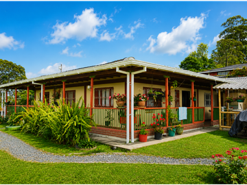 CASA CAMPESTRE EN VIA PRINCIPAL