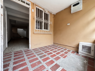 Casa En Barrio Calipso, En Calle Peatonal, Incluye Ampliacion Para Habitación Princpal