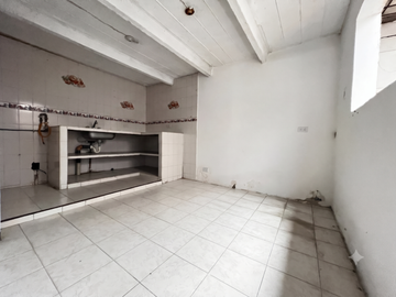 Casa En Barrio Calipso, En Calle Peatonal, Incluye Ampliacion Para Habitación Princpal