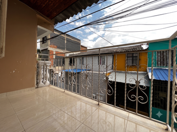 Casa En Barrio Calipso, En Calle Peatonal, Incluye Ampliacion Para Habitación Princpal