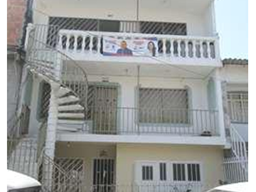 Edificio  con tres apartamentos en venta norte de cali