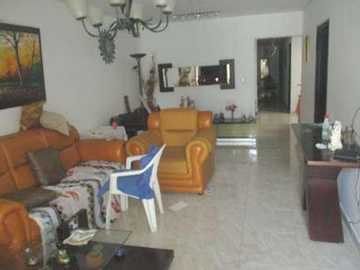 Edificio  con tres apartamentos en venta norte de cali